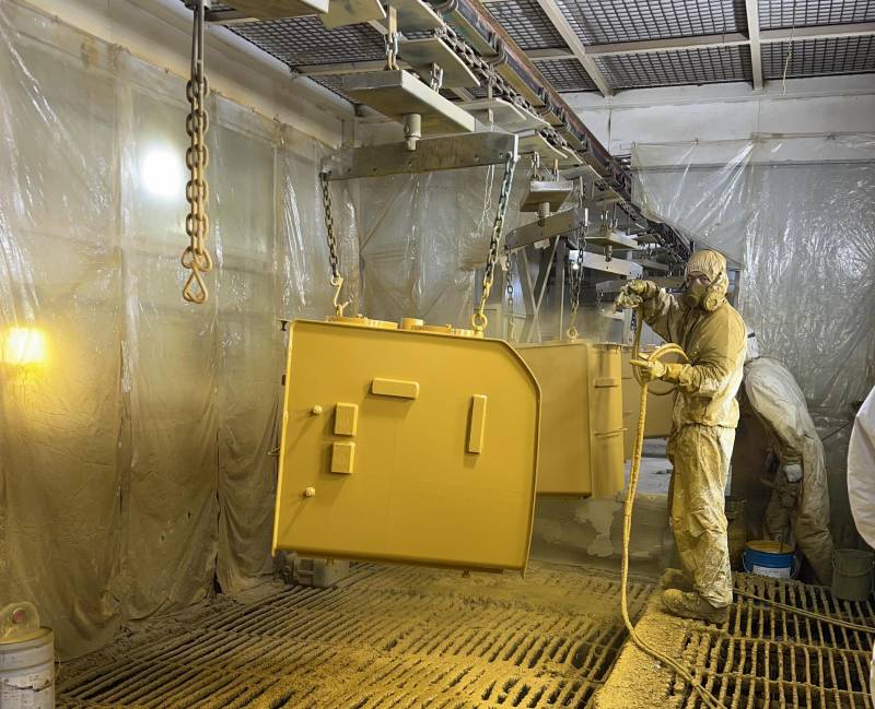 安徽某工程機械噴漆現場