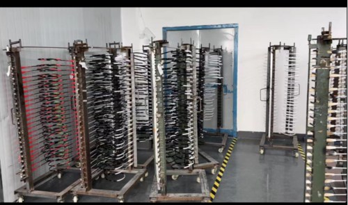 運動器材噴漆現場